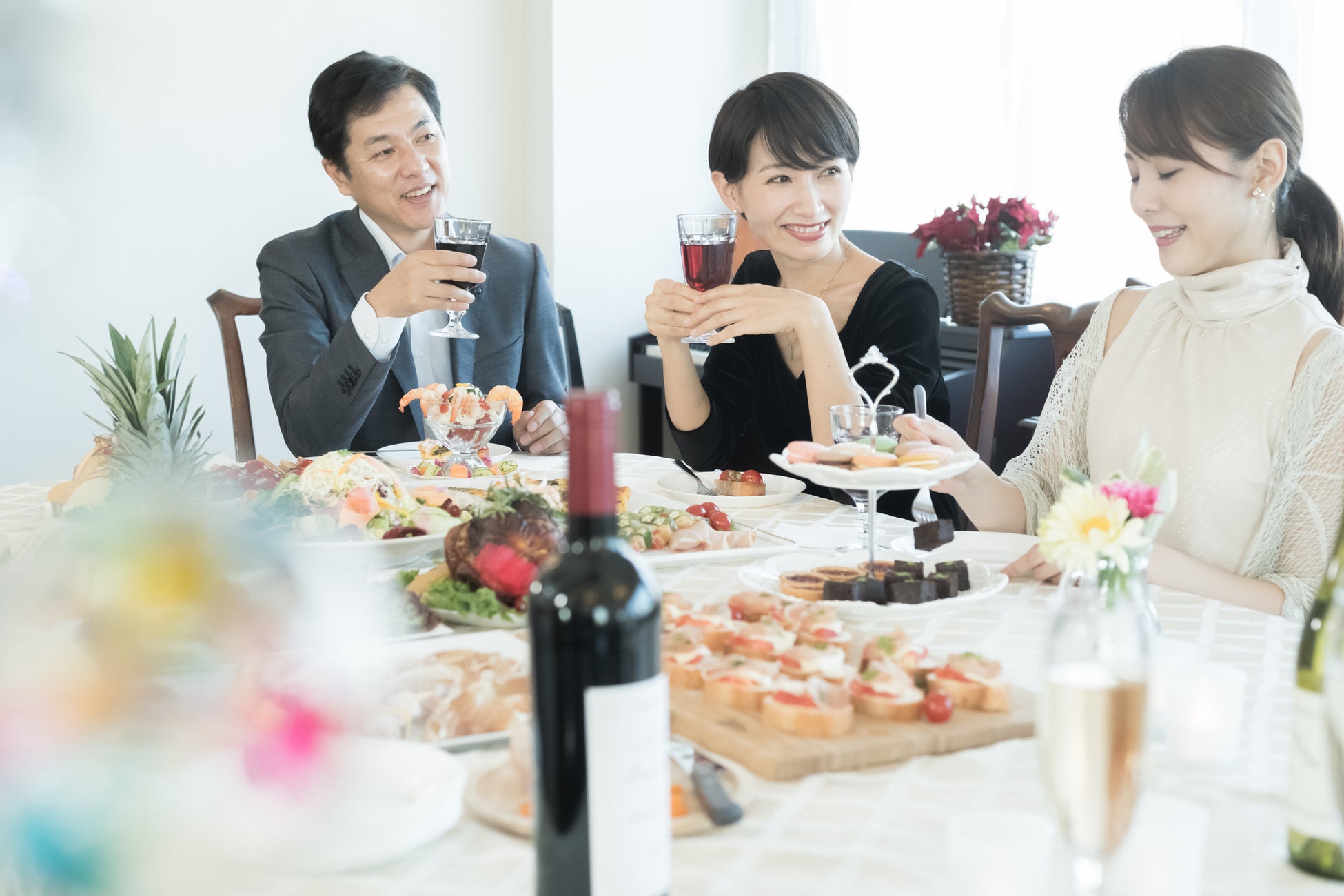 50代からの恋を応援するマッチングアプリ『R50Time』が、8/11(金祝)、8/26(土)に「駅弁交流会」「全国銘菓サロン」を無料開催！のサブ画像1